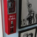 Coca Cola-öppnare på väggen