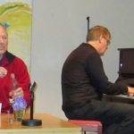 Sören Skarback och pianist på tidigare bokmässa